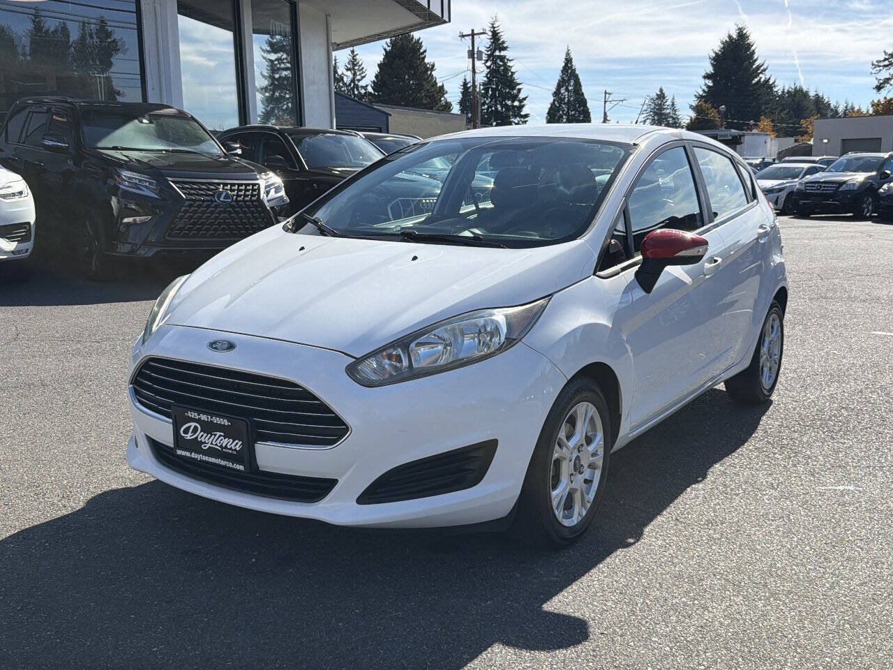 Used 2015 Ford Fiesta SE FWD image 1