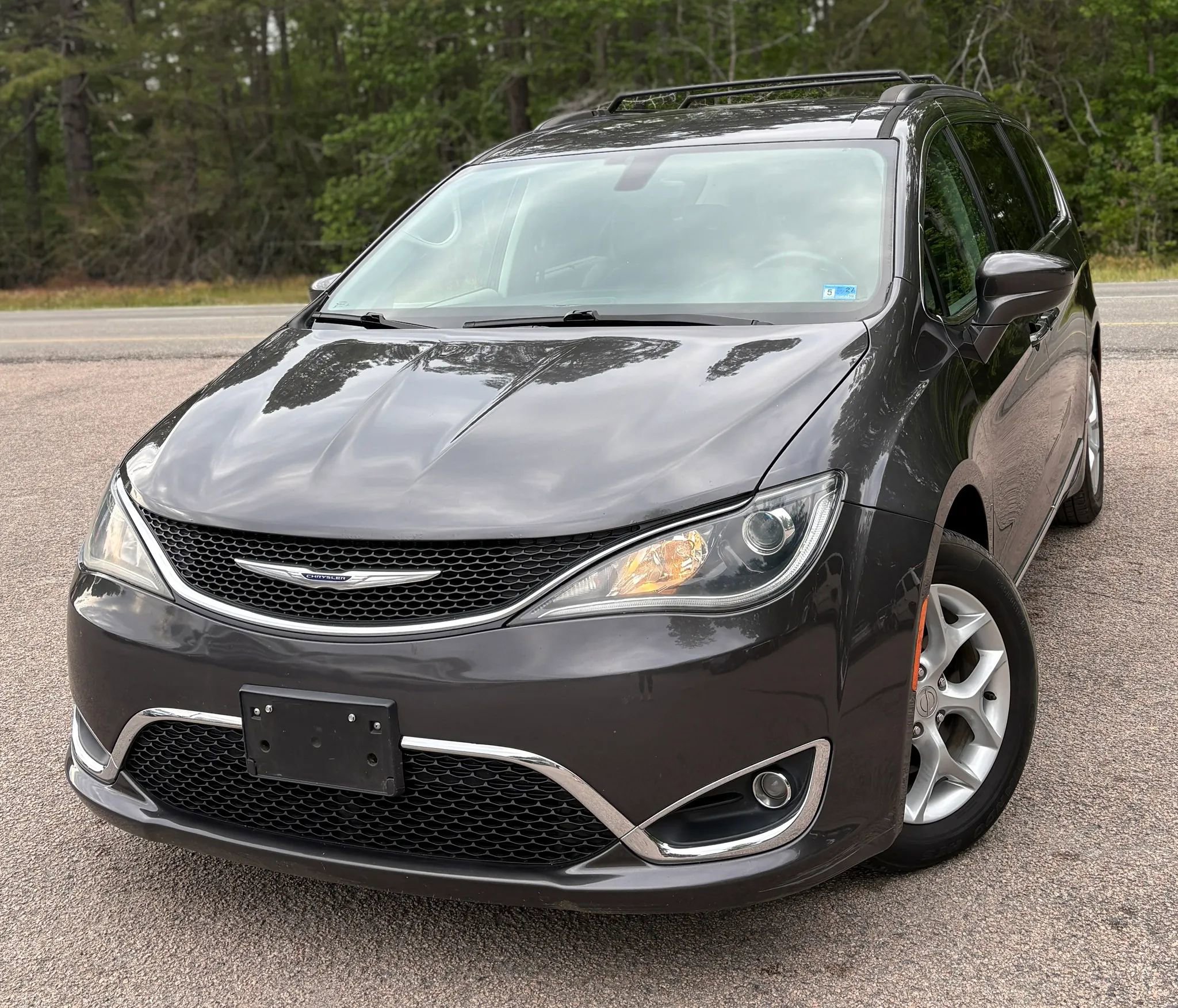 Used 2017 Chrysler Pacifica Touring-L w/ Tire & Wheel Group FWD image 49