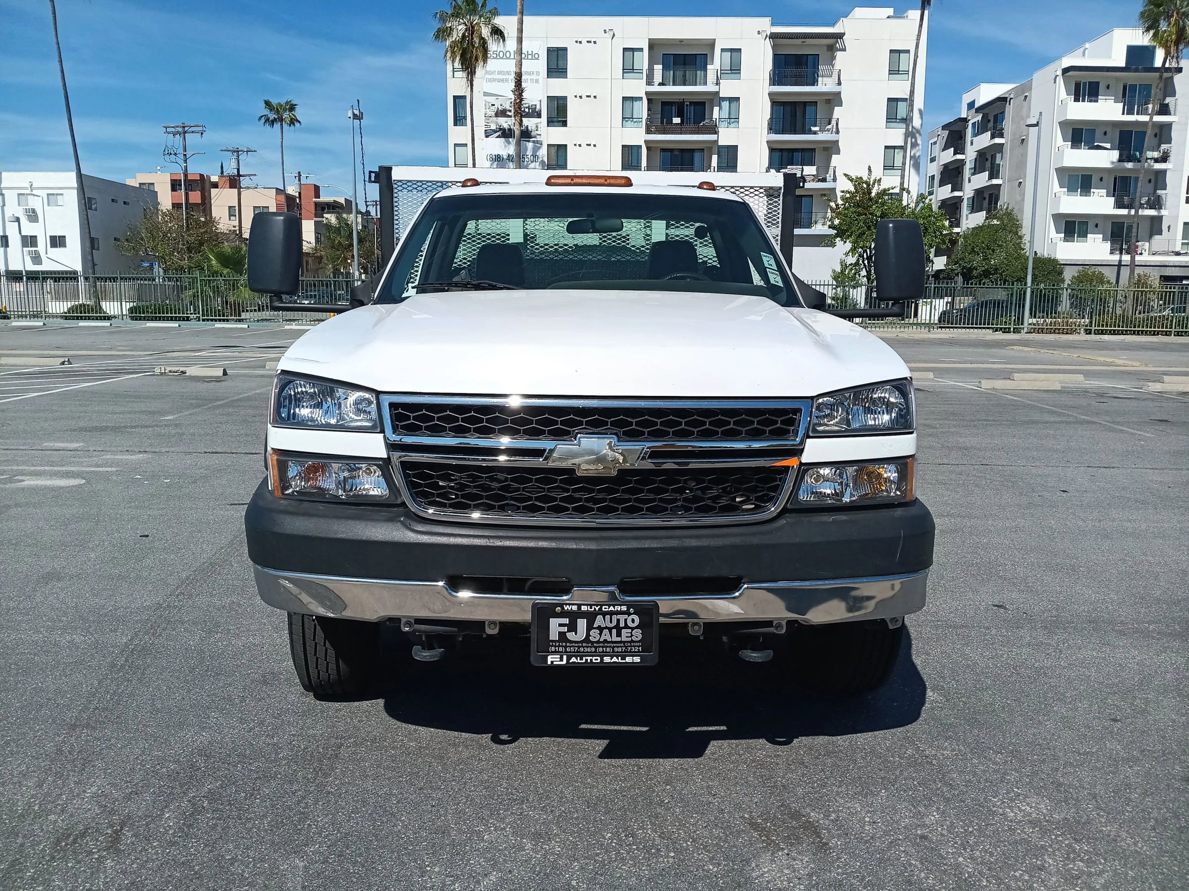 Used 2006 Chevrolet Silverado 3500 4x4 Regular Cab w/ Heavy-Duty Power Package image 2