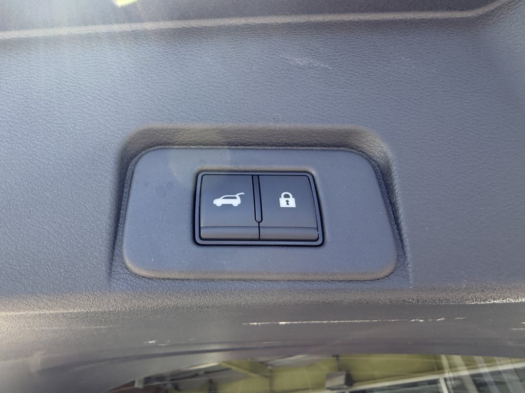 Used 2025 Nissan Rogue Platinum FWD image 36
