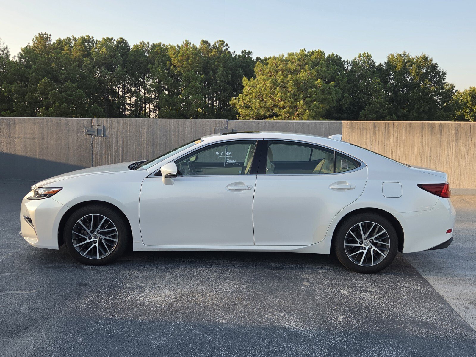 Used 2016 Lexus ES 350 w/ Luxury Package w/Wood Trim FWD image 2