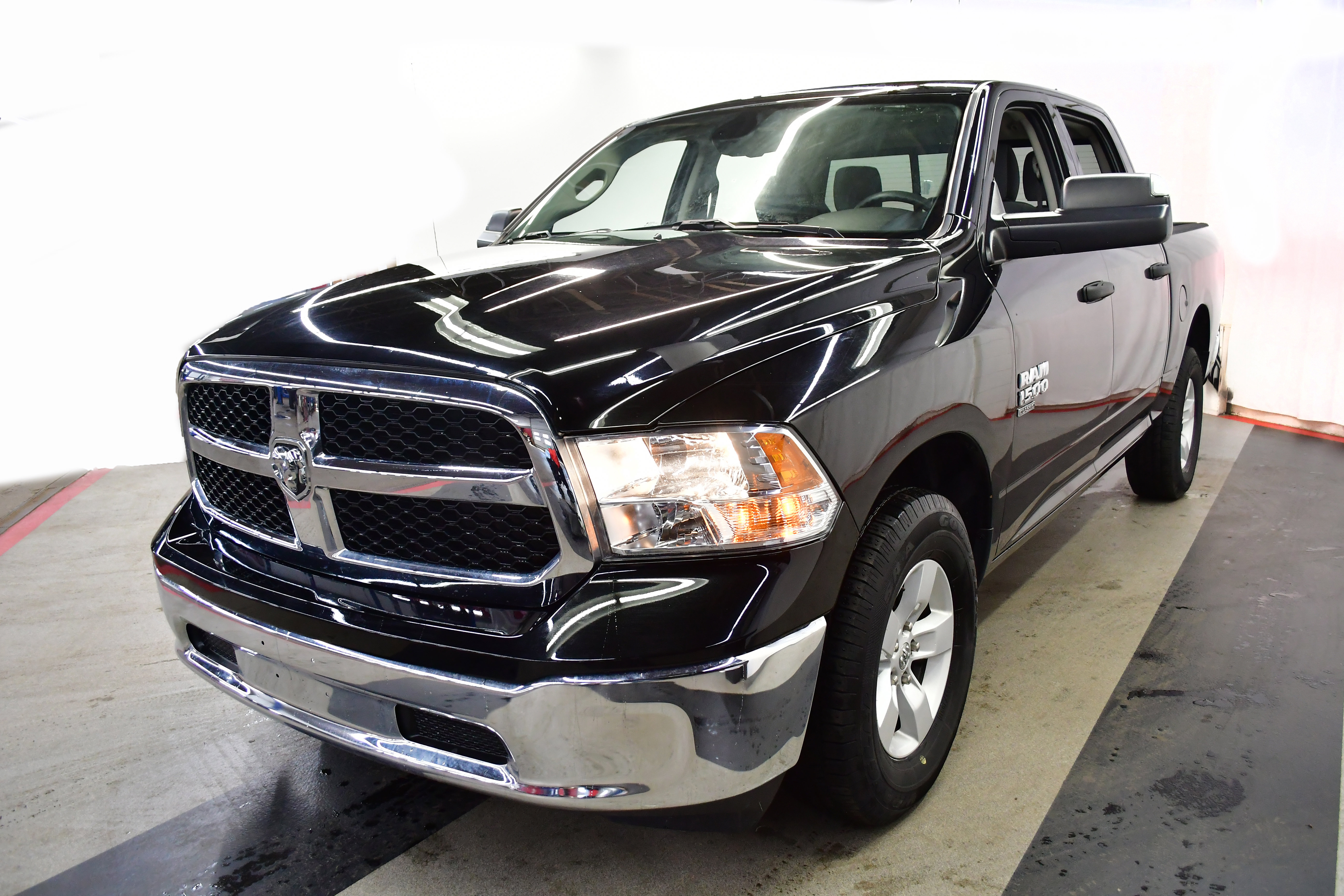 Used 2023 RAM 1500 Classic SLT w/ Trailer & Traction Group image 4