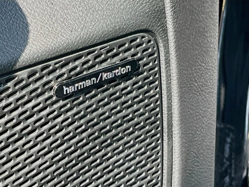 New 2027 Chrysler Pacifica Pinnacle w/ Theater Group FWD image 19