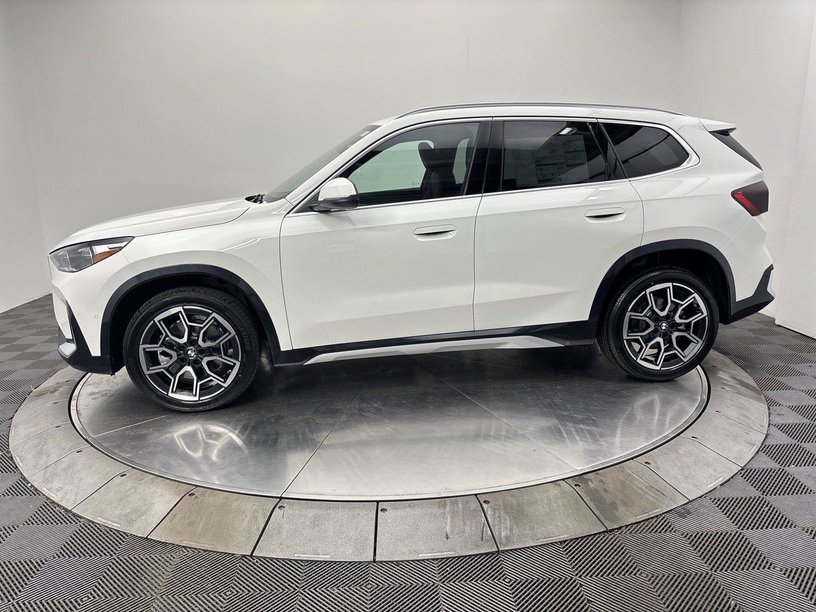 New 2026 BMW X1 xDrive28i AWD/4WD image 16