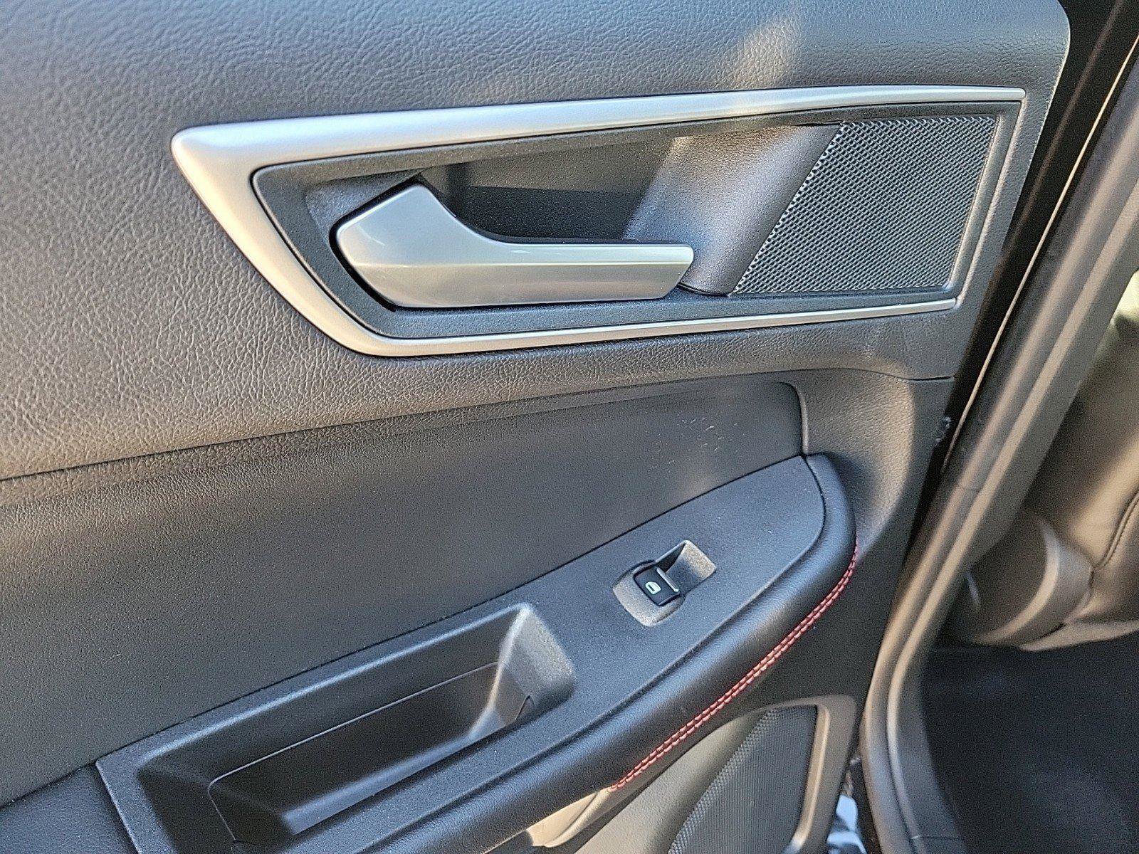 Used 2024 Ford Edge ST-Line image 14