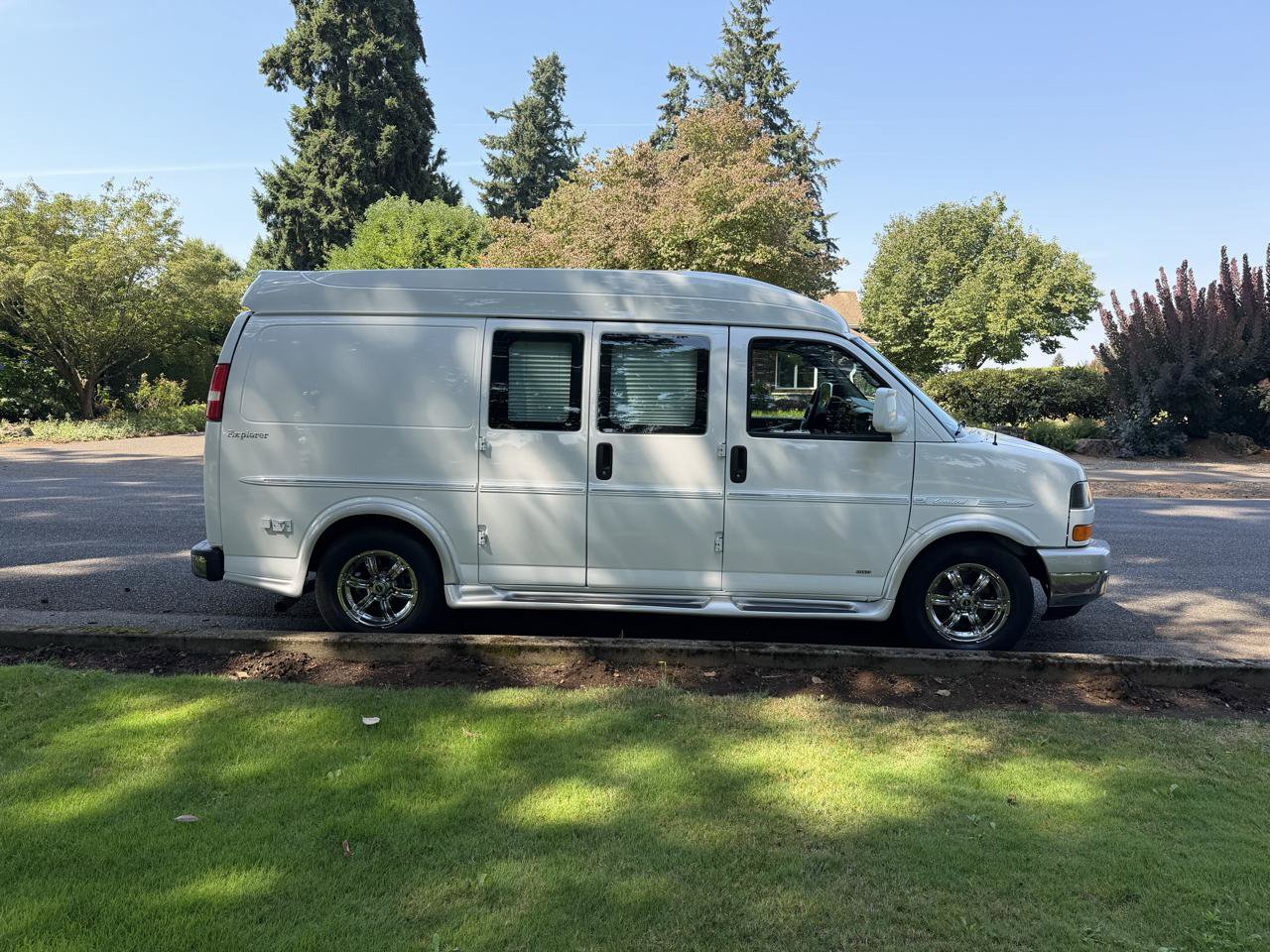 Used 2011 GMC Savana 1500 AWD image 6