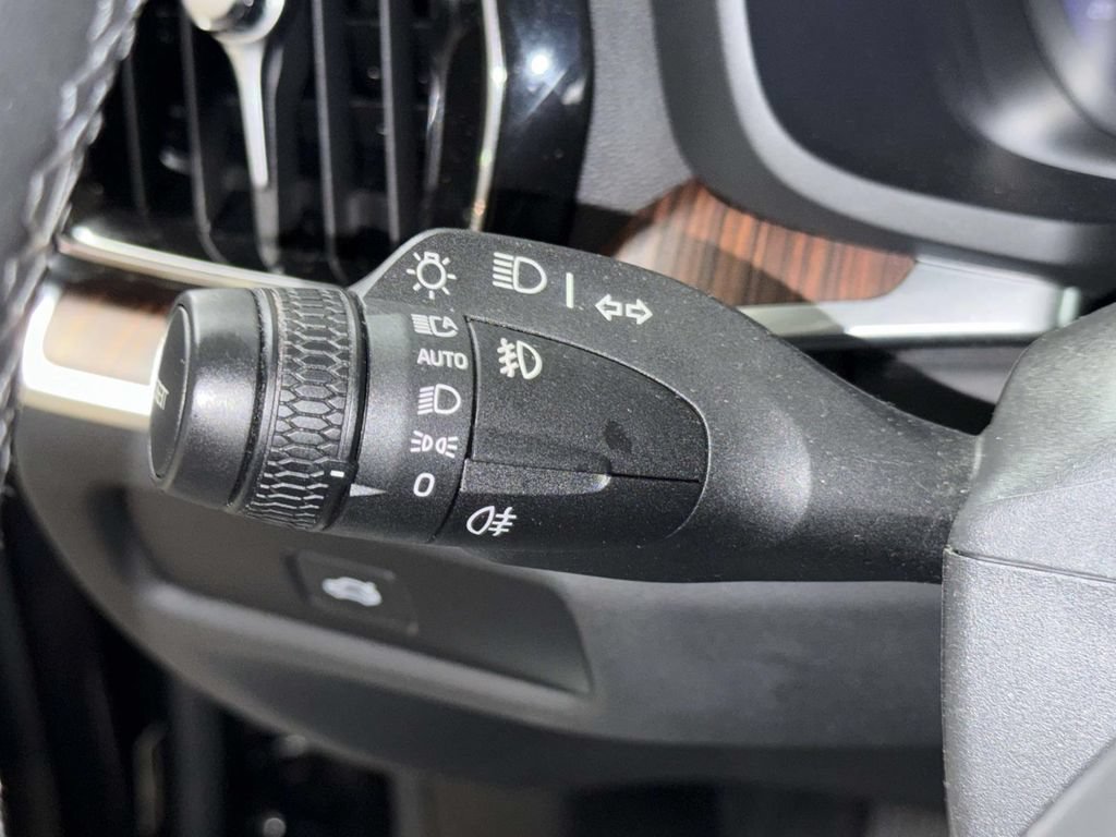 Used 2025 Volvo S60 B5 Plus AWD/4WD image 27