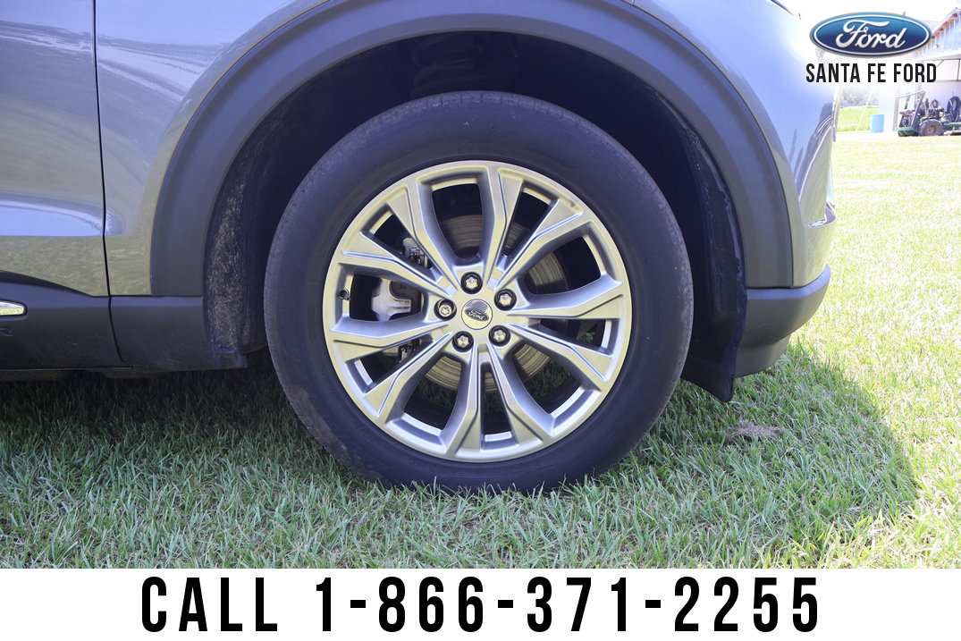 Used 2022 Ford Explorer XLT w/ Equipment Group 202A image 5