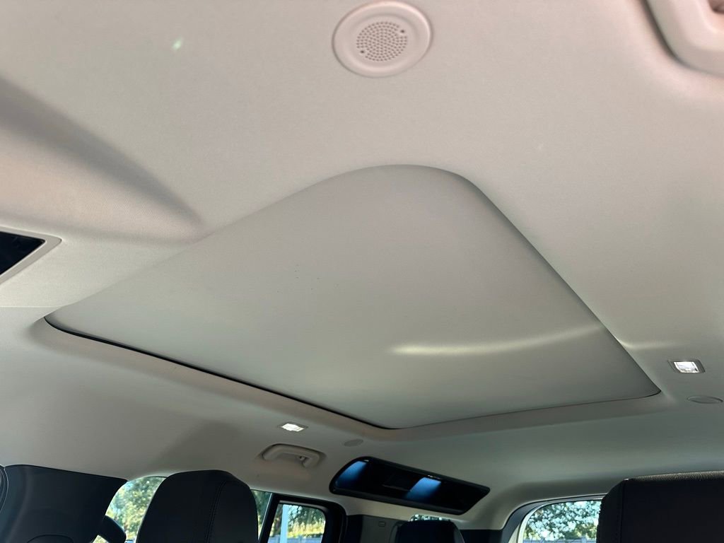 Used 2023 Land Rover Defender 110 S image 21