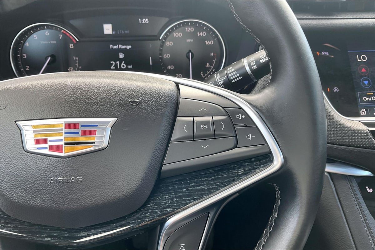 Used 2025 Cadillac XT5 Premium Luxury FWD image 17