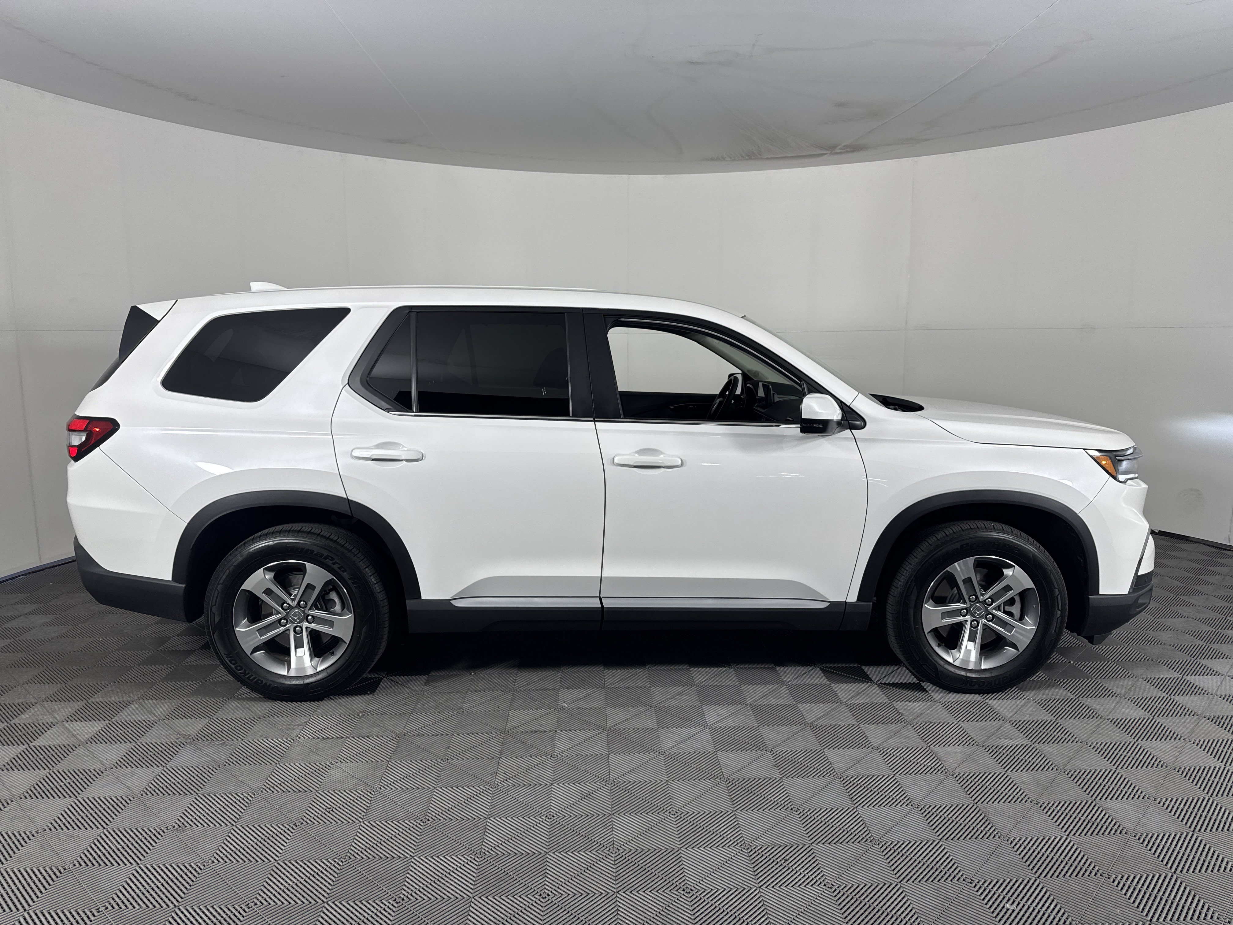Certified 2025 Honda Pilot EX-L image 3
