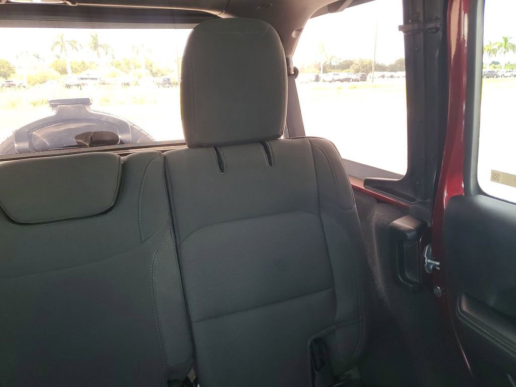 Used 2022 Jeep Wrangler Unlimited Sahara image 14