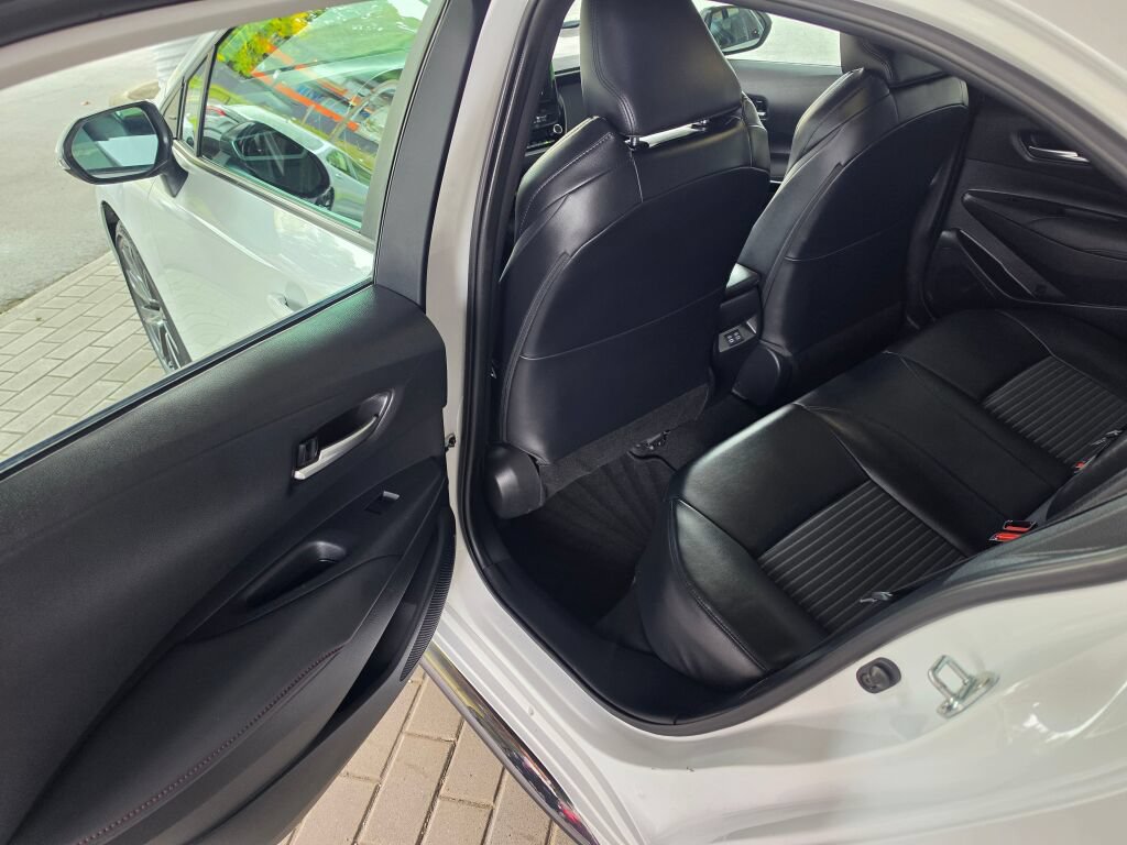 Used 2024 Toyota Corolla XSE FWD image 15