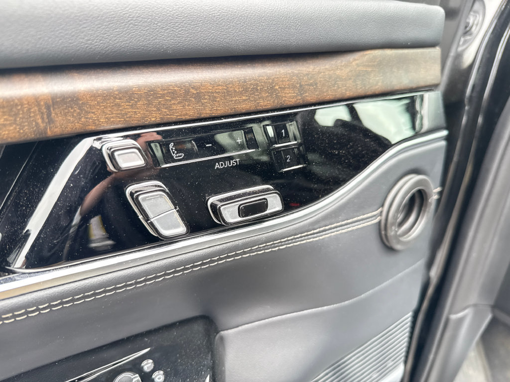 Used 2024 Jeep Grand Wagoneer L 4WD image 12