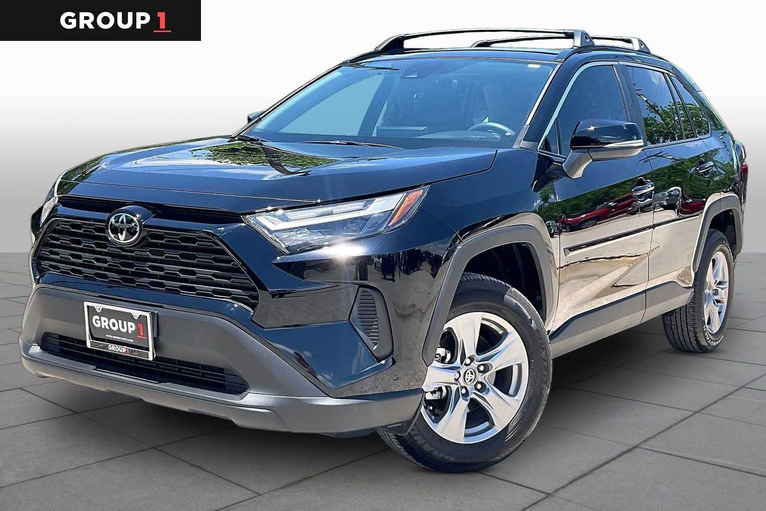 Used 2025 Toyota RAV4 XLE w/ Convenience Package FWD image 1