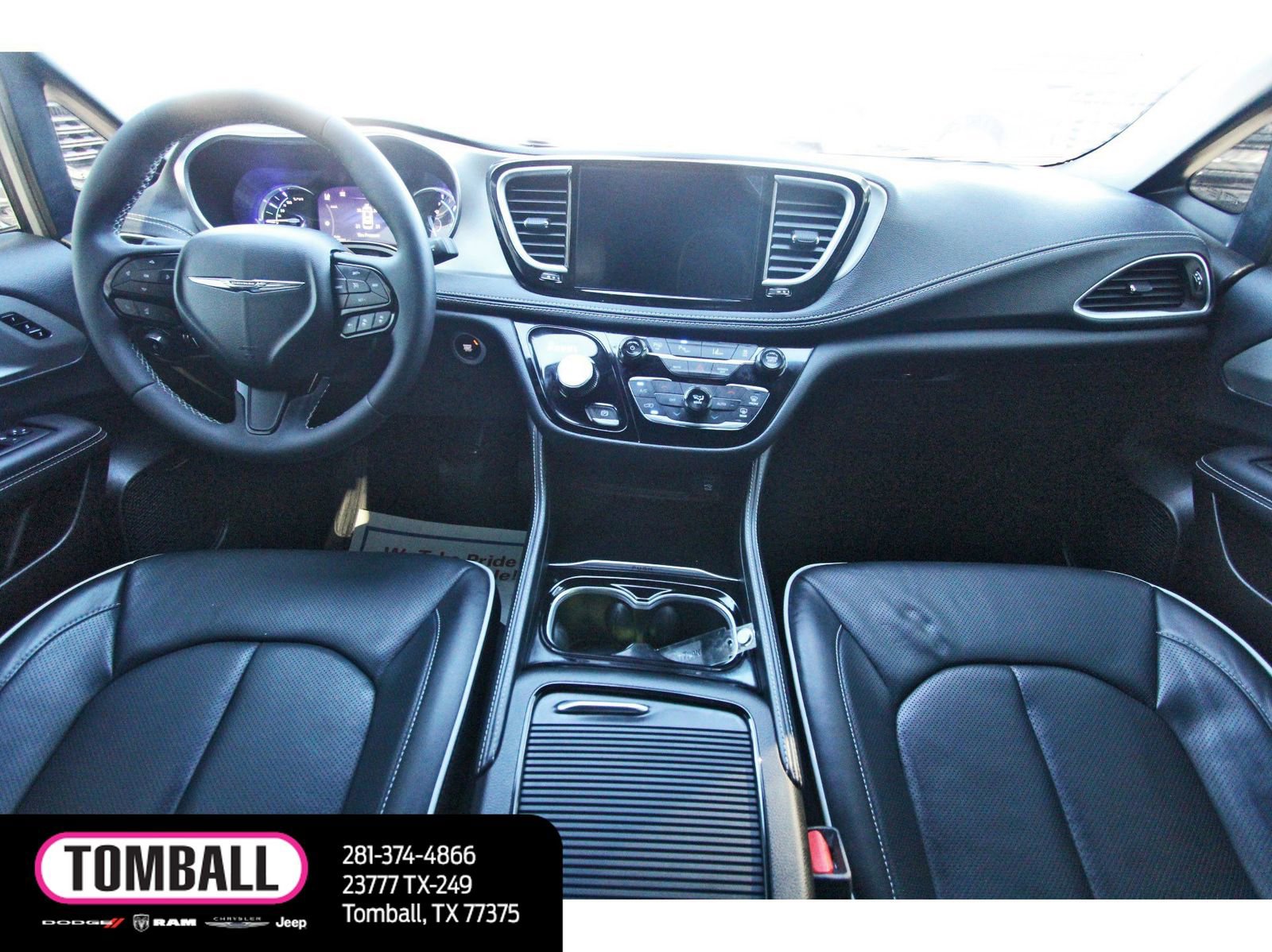 Used 2024 Chrysler Pacifica Premium image 10