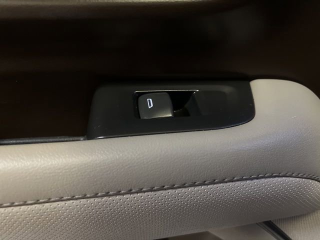 Used 2023 GMC Yukon XL SLT w/ SLT Luxury Package image 60