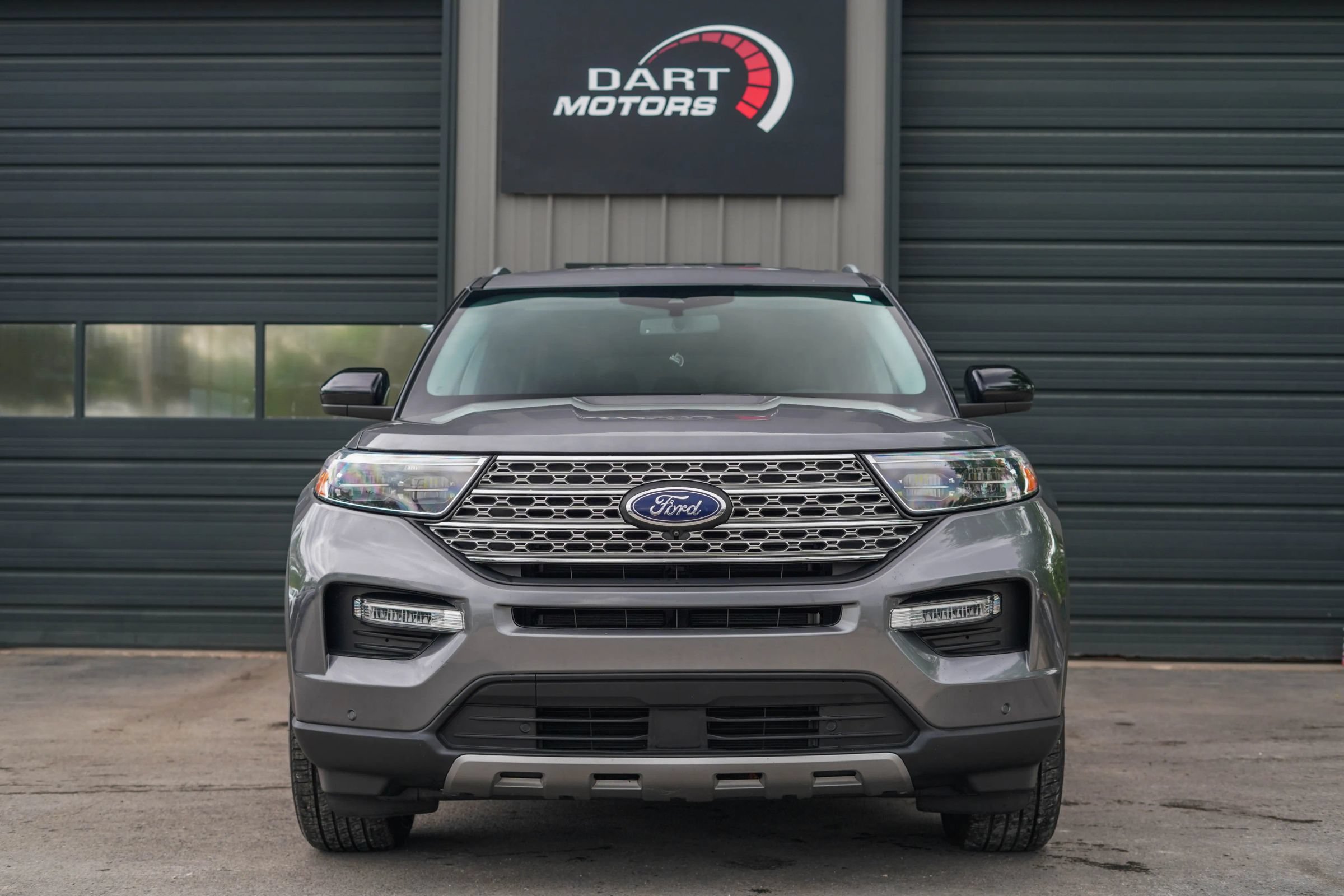 Used 2023 Ford Explorer Limited AWD/4WD image 2