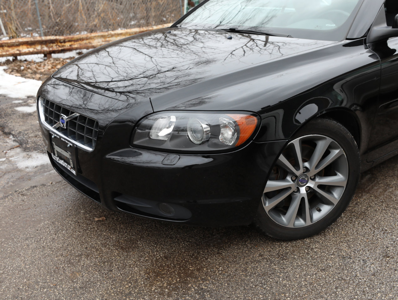 Used 2009 Volvo C70 T5 image 2