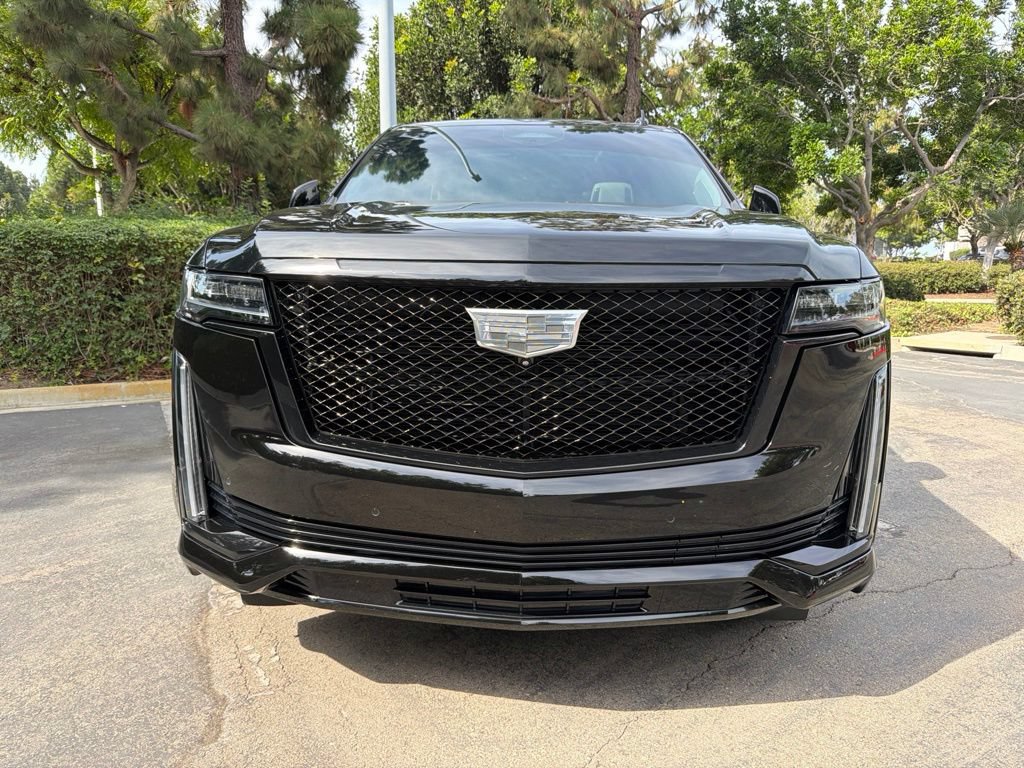 Used 2024 Cadillac Escalade ESV Sport Platinum w/ LPO, ONYX Package AWD/4WD image 2