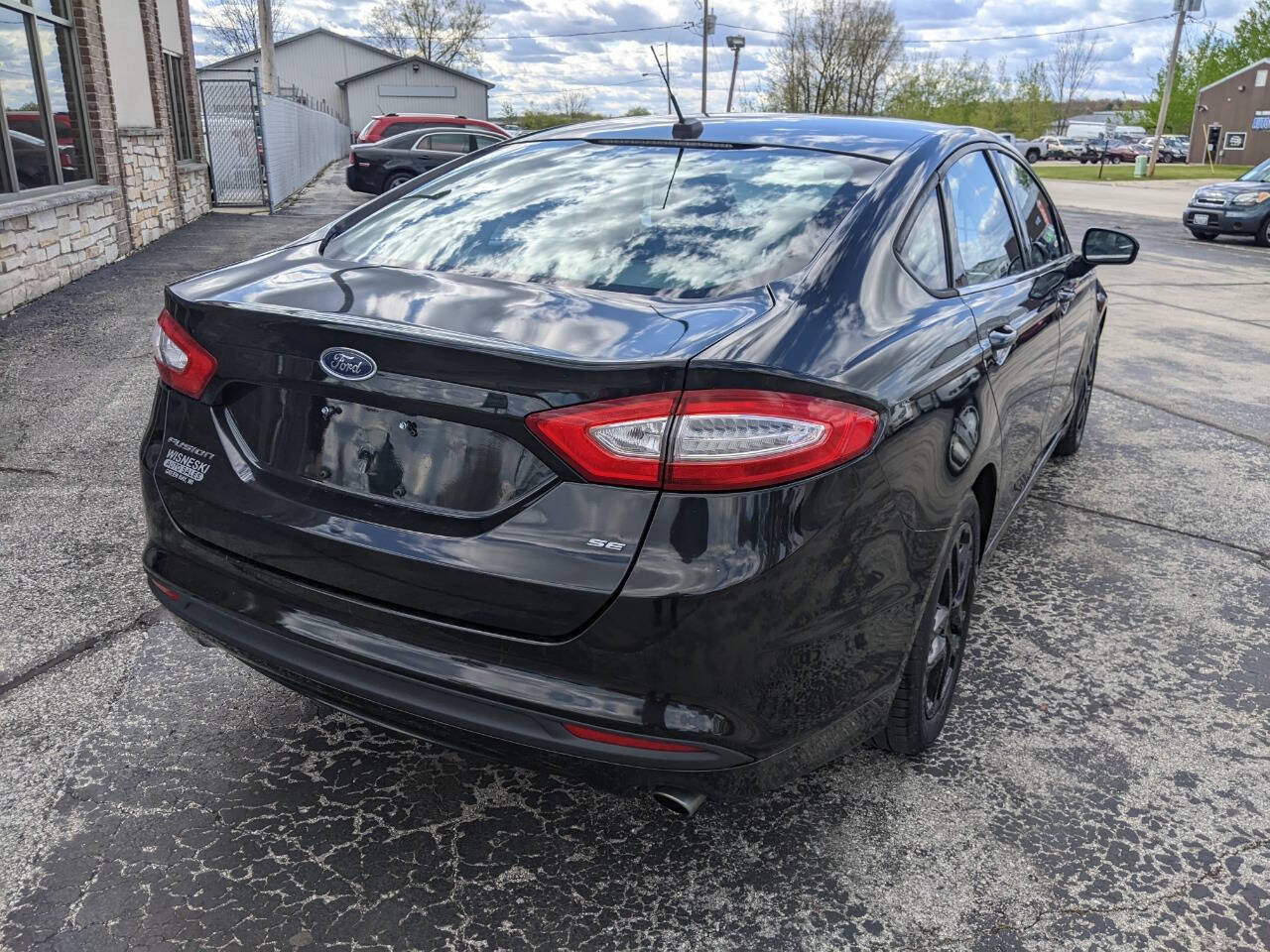 Used 2013 Ford Fusion SE FWD image 3