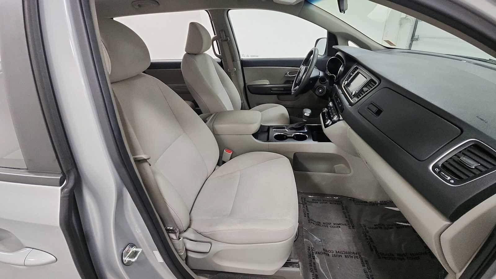Used 2019 Kia Sedona L FWD image 29