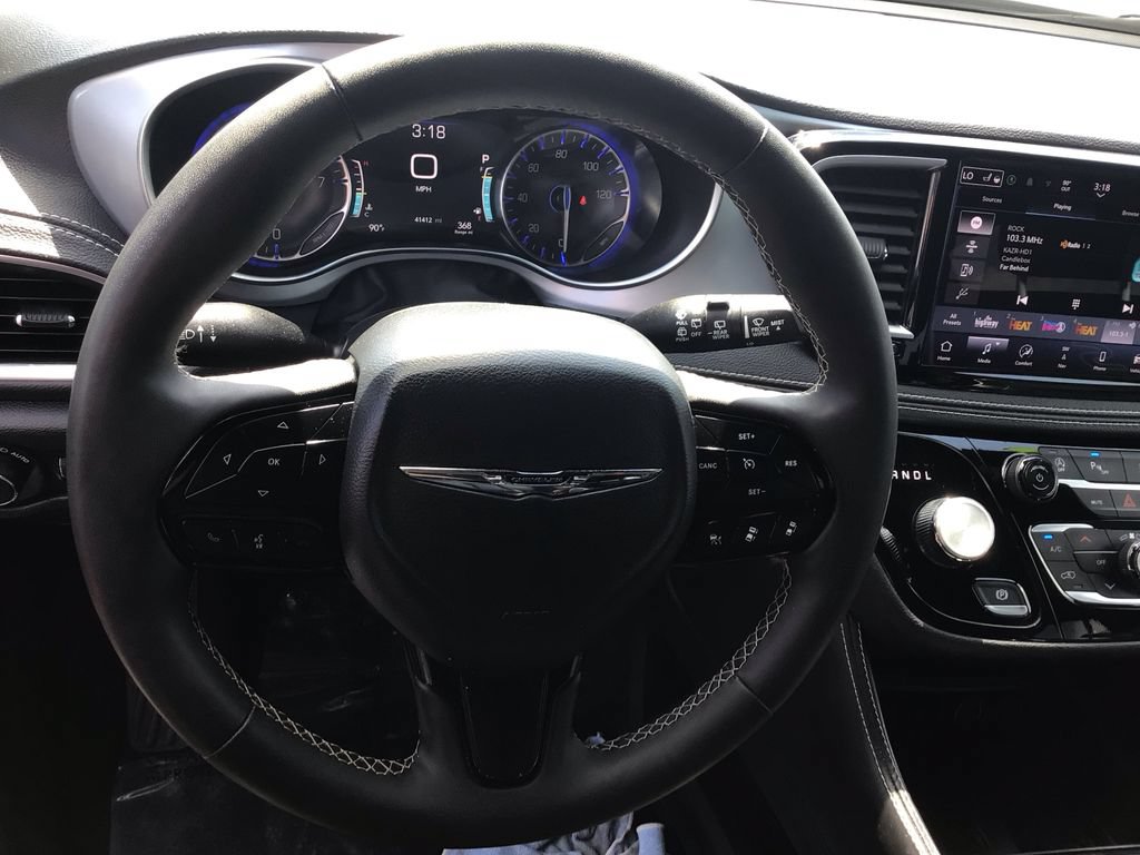 Used 2025 Chrysler Pacifica Limited FWD image 17
