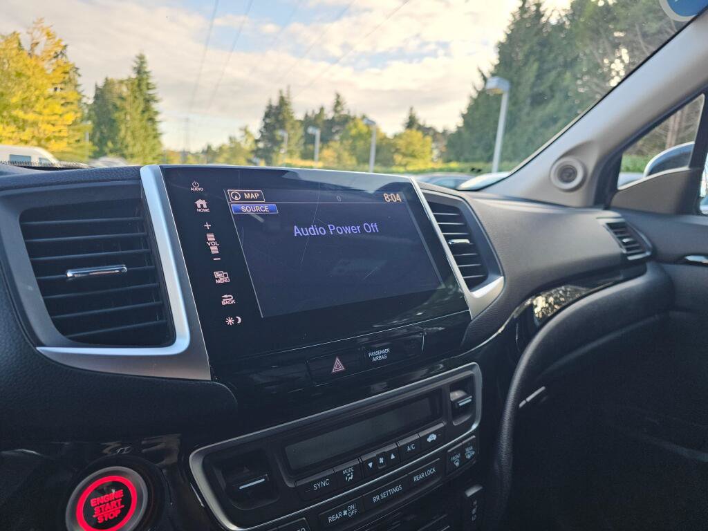Certified 2018 Honda Pilot Touring image 29