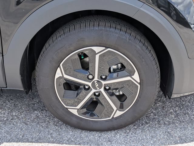 Used 2025 Kia Niro LX FWD image 10