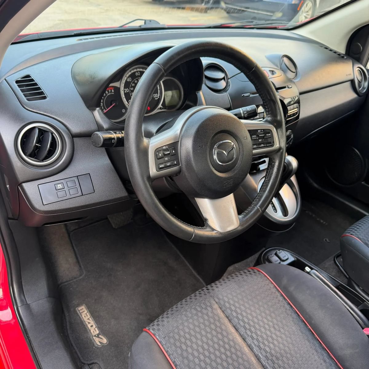 Used 2011 MAZDA MAZDA2 Touring FWD image 14