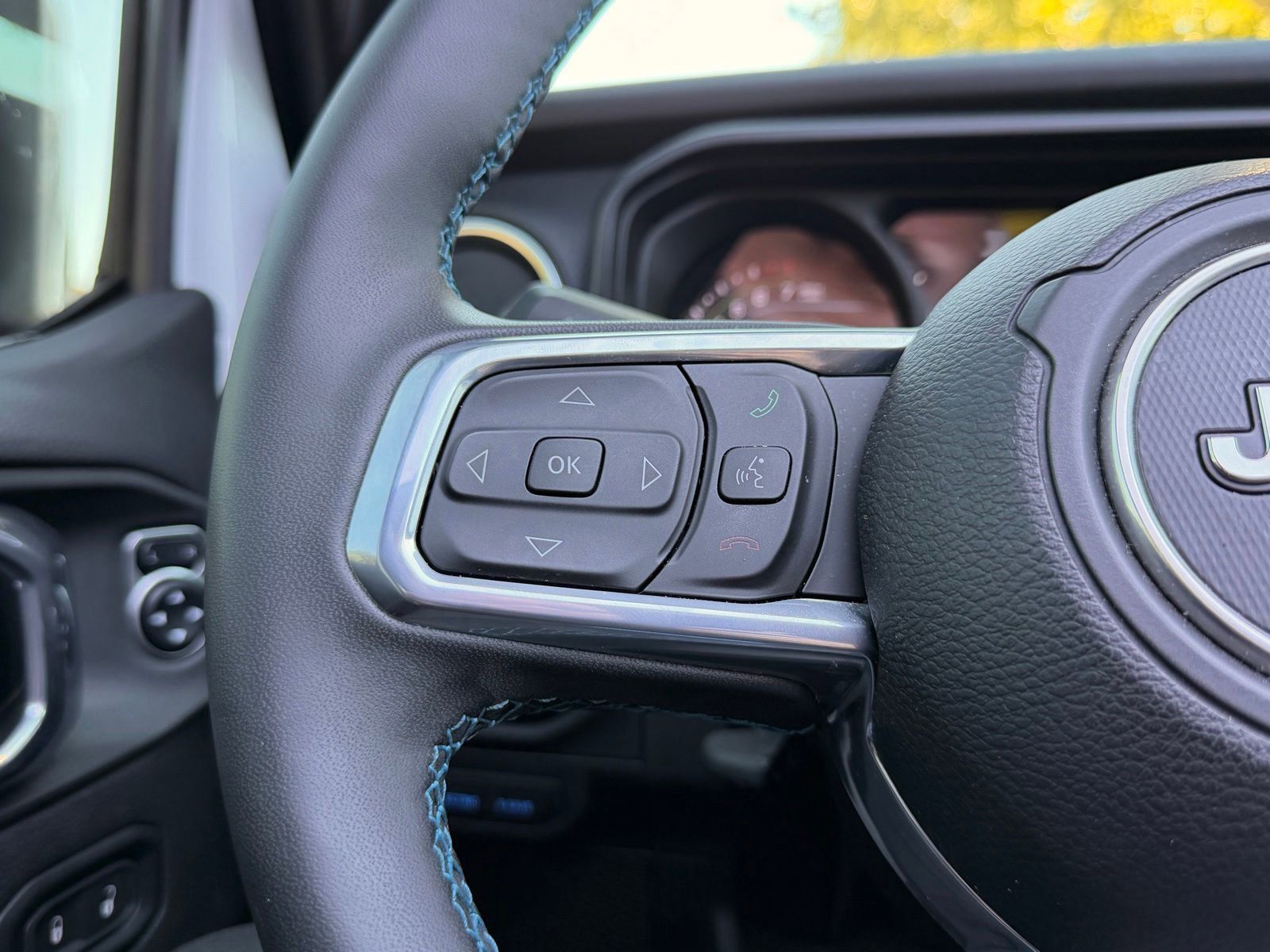 Used 2024 Jeep Wrangler High Altitude AWD/4WD image 23