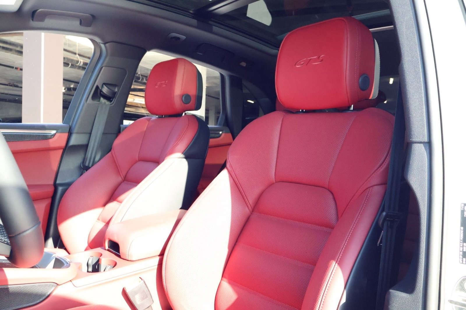 New 2026 Porsche Macan GTS image 5