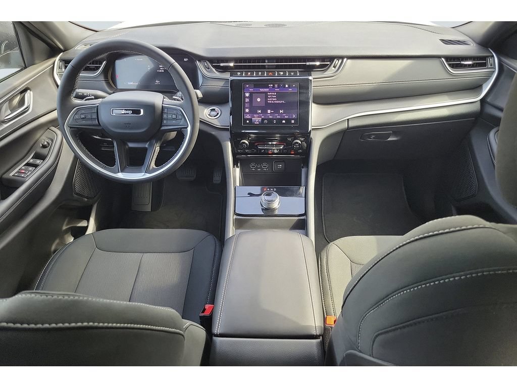 Used 2025 Jeep Grand Cherokee Laredo X AWD/4WD image 11