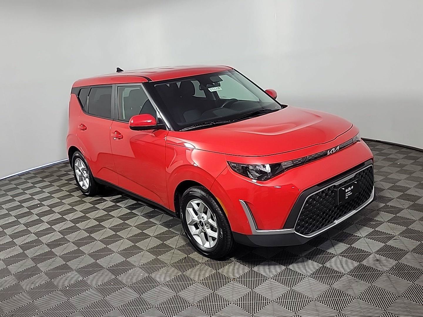 Certified 2023 Kia Soul LX w/ LX Technology Package FWD image 2