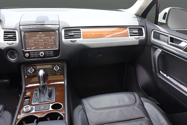 Used 2015 Volkswagen Touareg VR6 AWD/4WD image 17