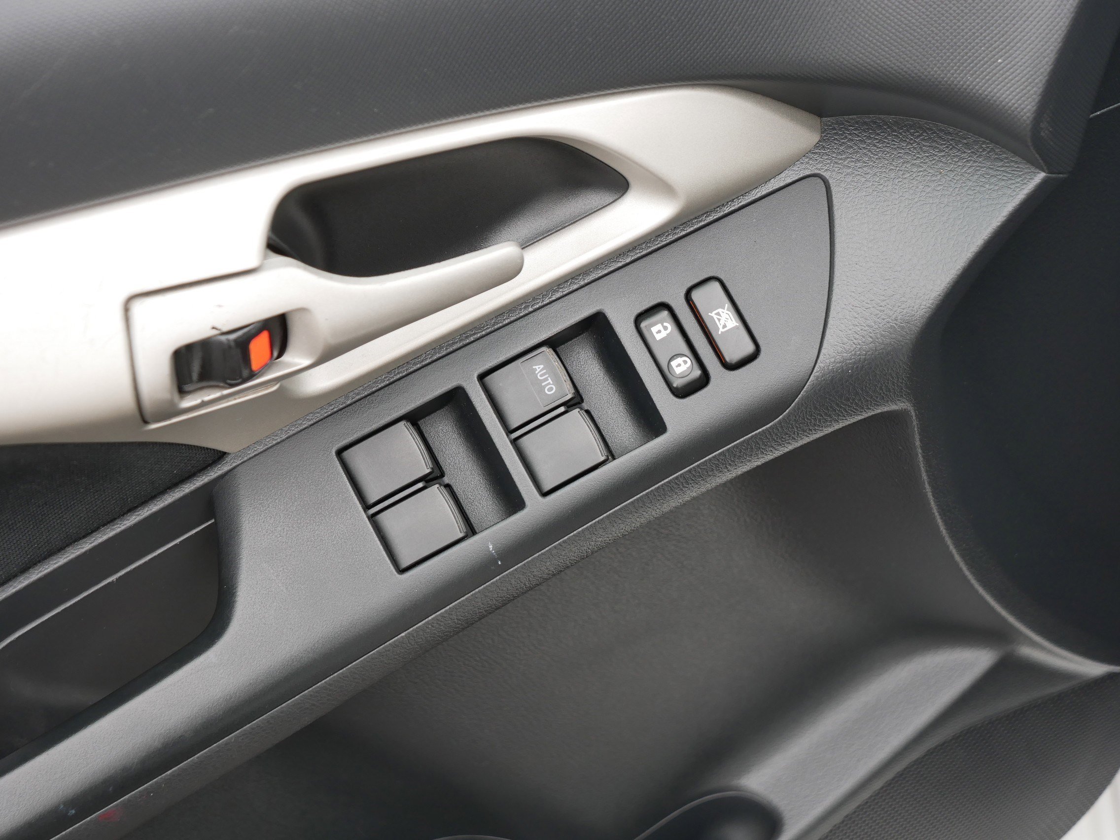 Used 2011 Toyota Matrix FWD image 19