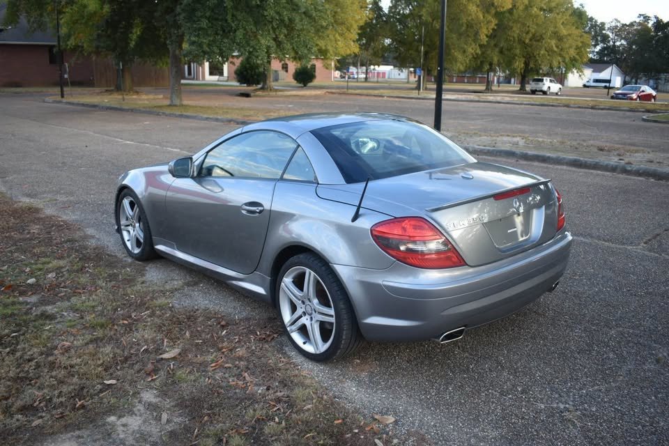 Used 2011 Mercedes-Benz SLK 350 image 6