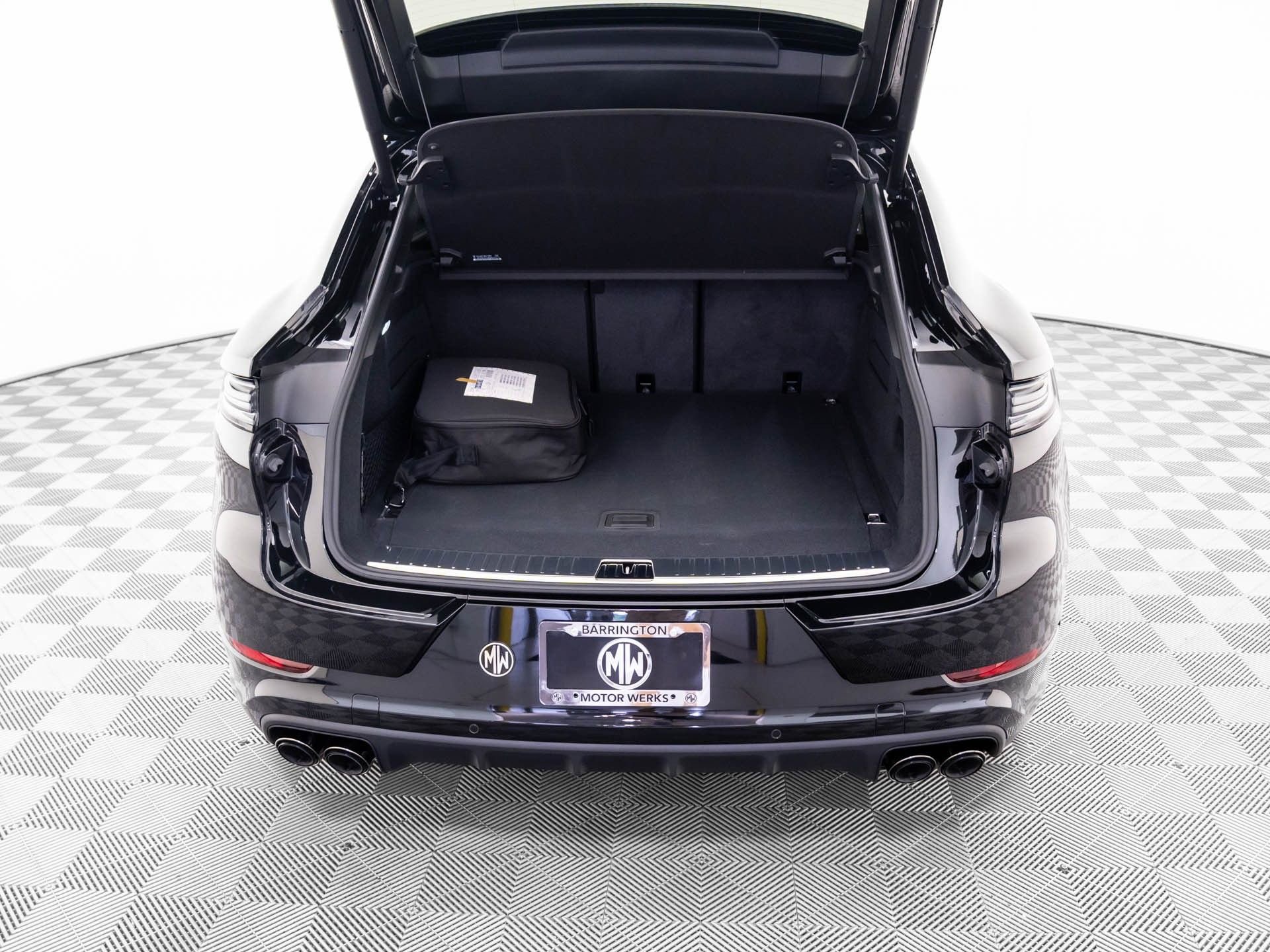 New 2025 Porsche Cayenne Turbo AWD/4WD image 30