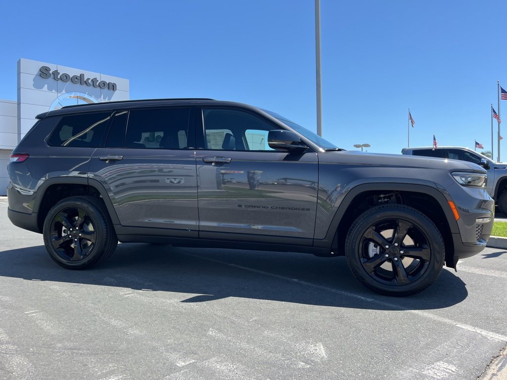 New 2025 Jeep Grand Cherokee L Limited w/ Black Appearance Package image 3