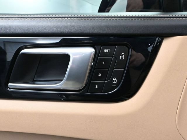 Used 2022 Porsche Cayenne E-Hybrid Coupe AWD/4WD image 15