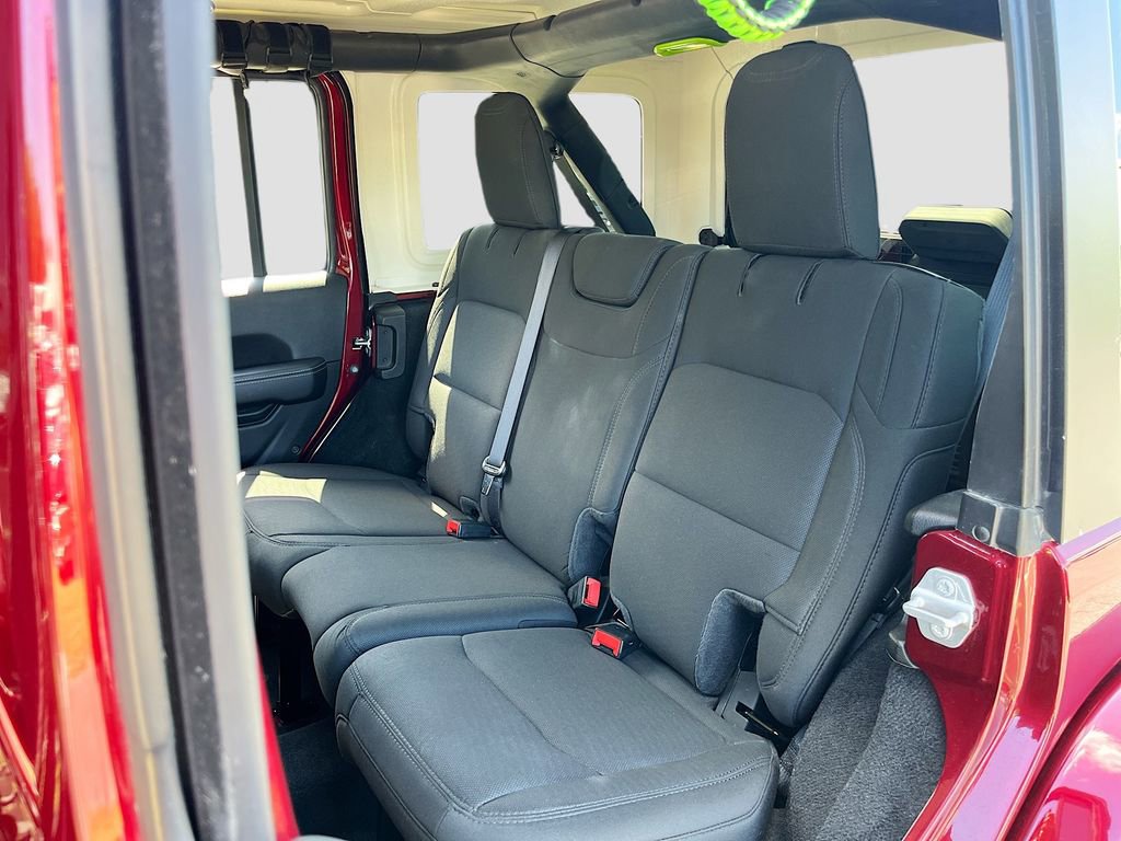 Used 2022 Jeep Wrangler Unlimited Sahara w/ Cold Weather Group AWD/4WD image 24