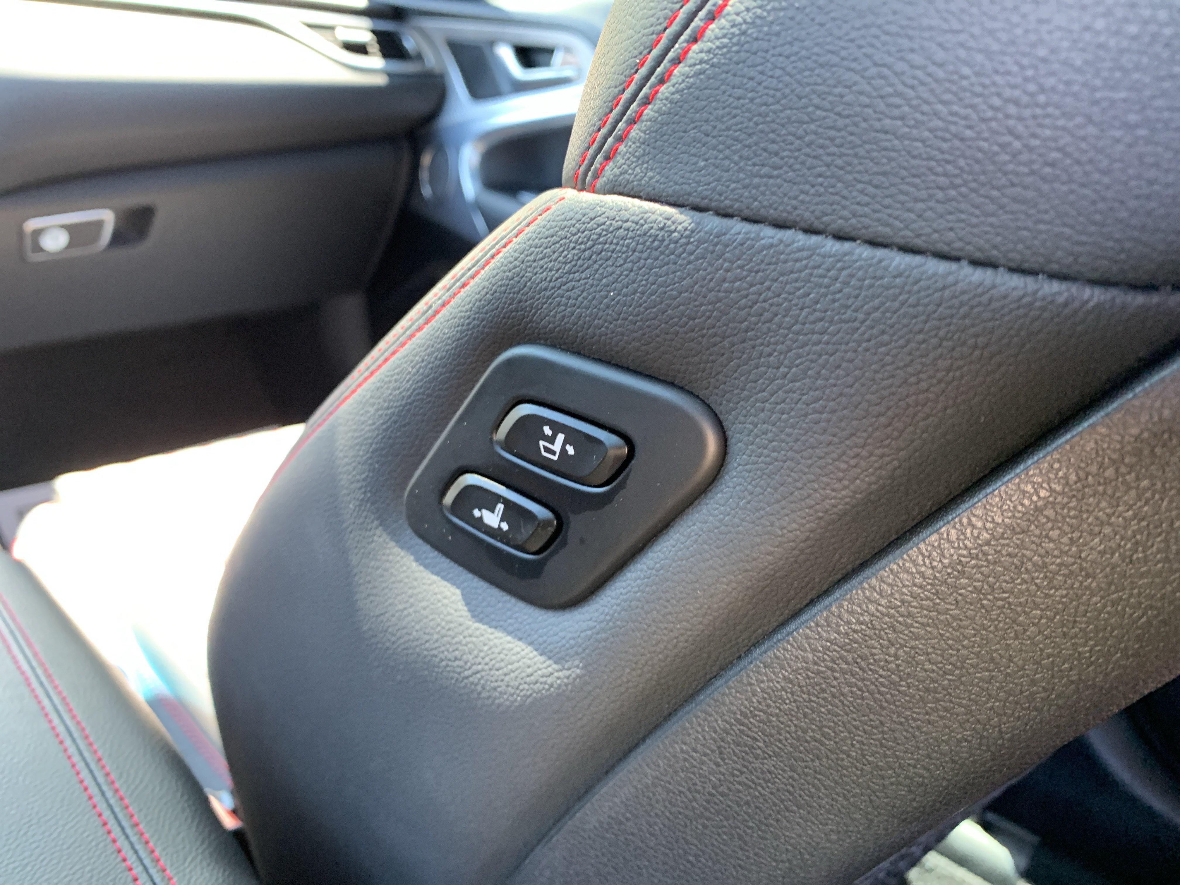 Used 2023 Genesis G70 2.0T w/ Sport Prestige Package RWD image 34