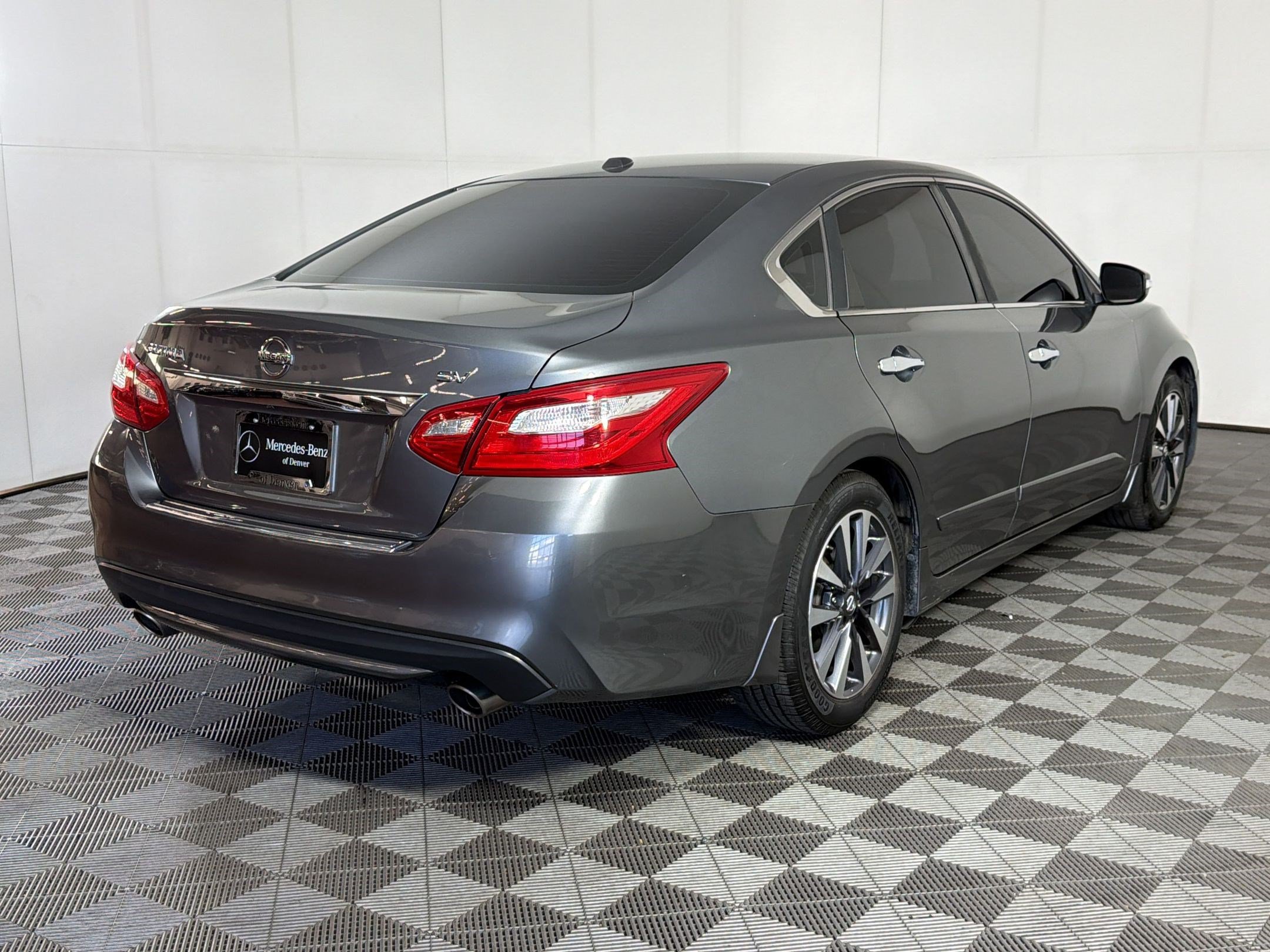 Used 2016 Nissan Altima 2.5 SV w/ Convenience Package FWD image 9