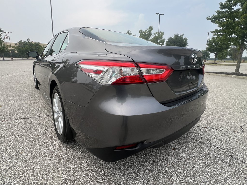 Used 2018 Toyota Camry LE FWD image 3
