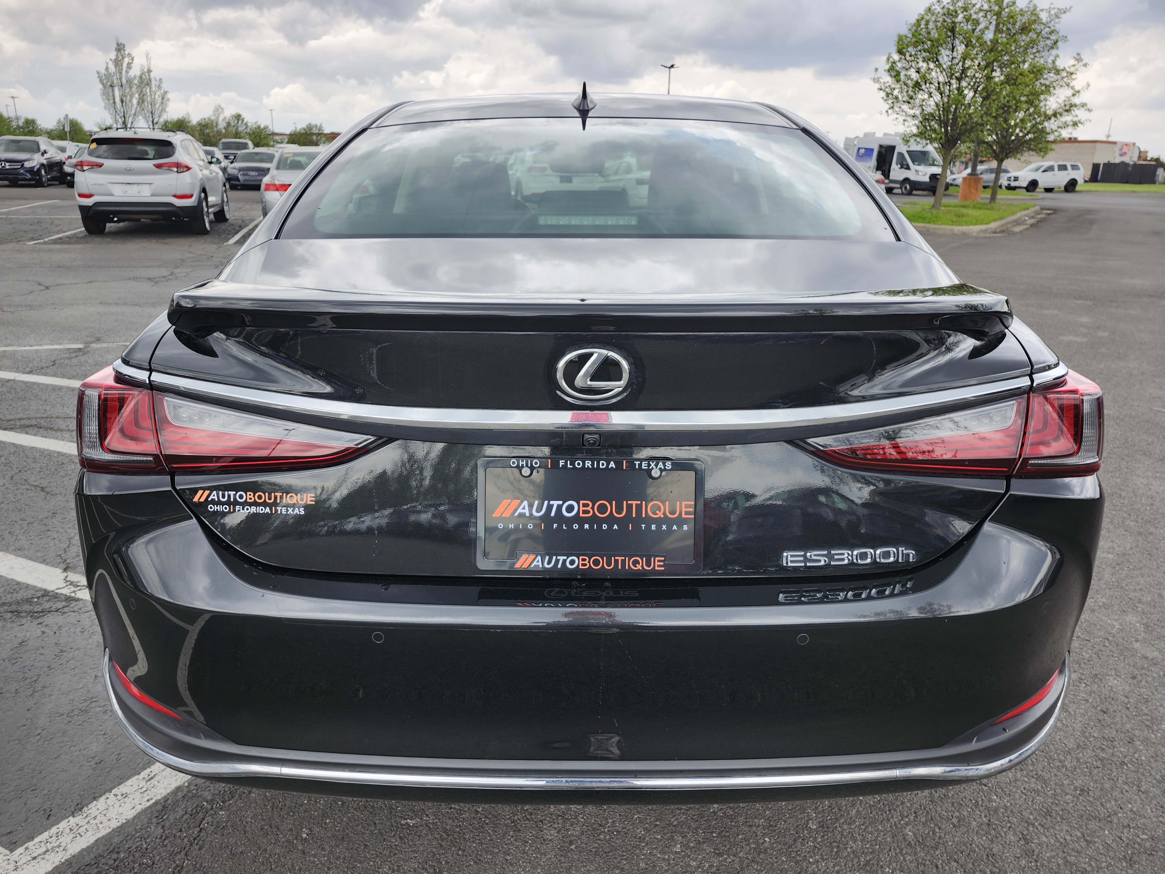 Used 2025 Lexus ES 300h Ultra Luxury w/ Accessory Package (Z2) image 19