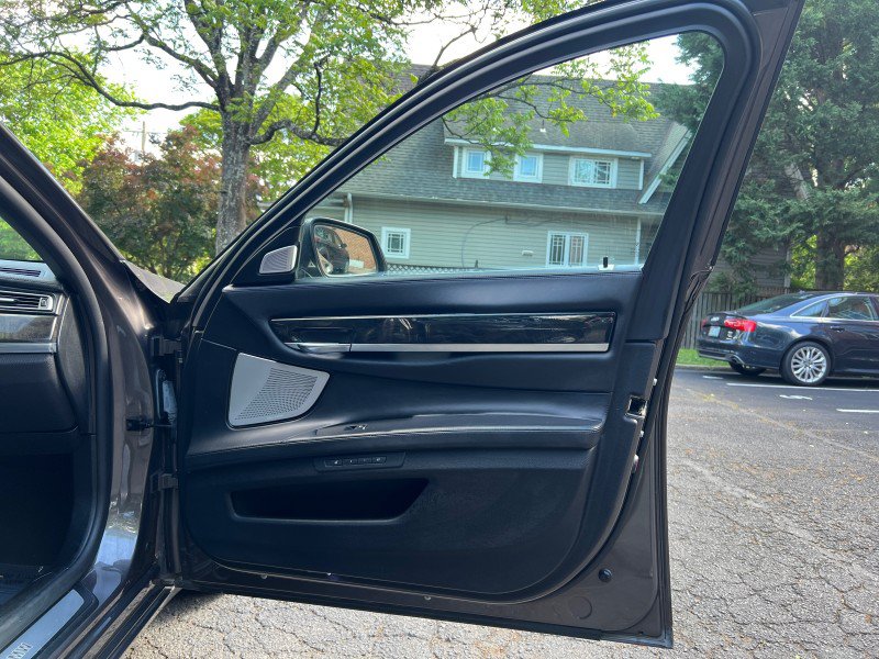 Used 2015 BMW 750Li xDrive AWD/4WD image 13