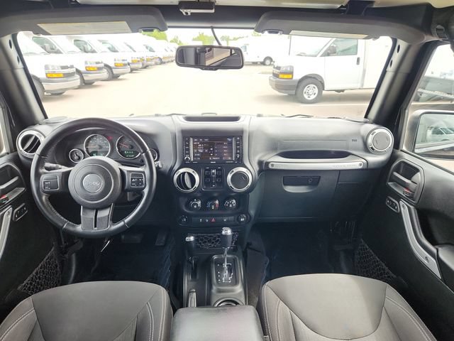Used 2018 Jeep Wrangler Unlimited Sahara AWD/4WD image 31