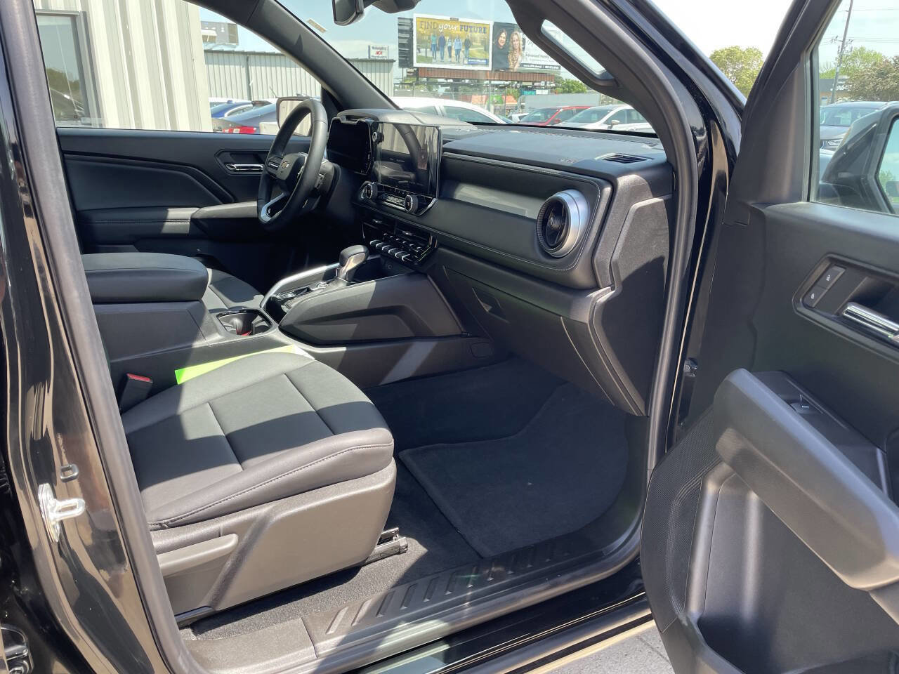 Used 2024 Chevrolet Colorado LT w/ LT Convenience Package III image 11