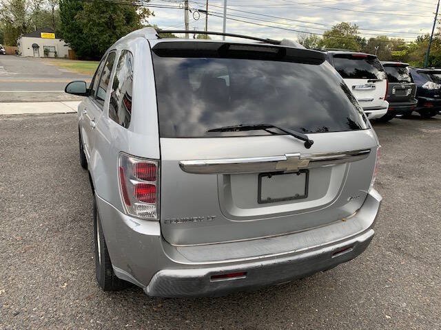 Used 2005 Chevrolet Equinox LT w/ Preferred Equipment Group AWD/4WD image 8