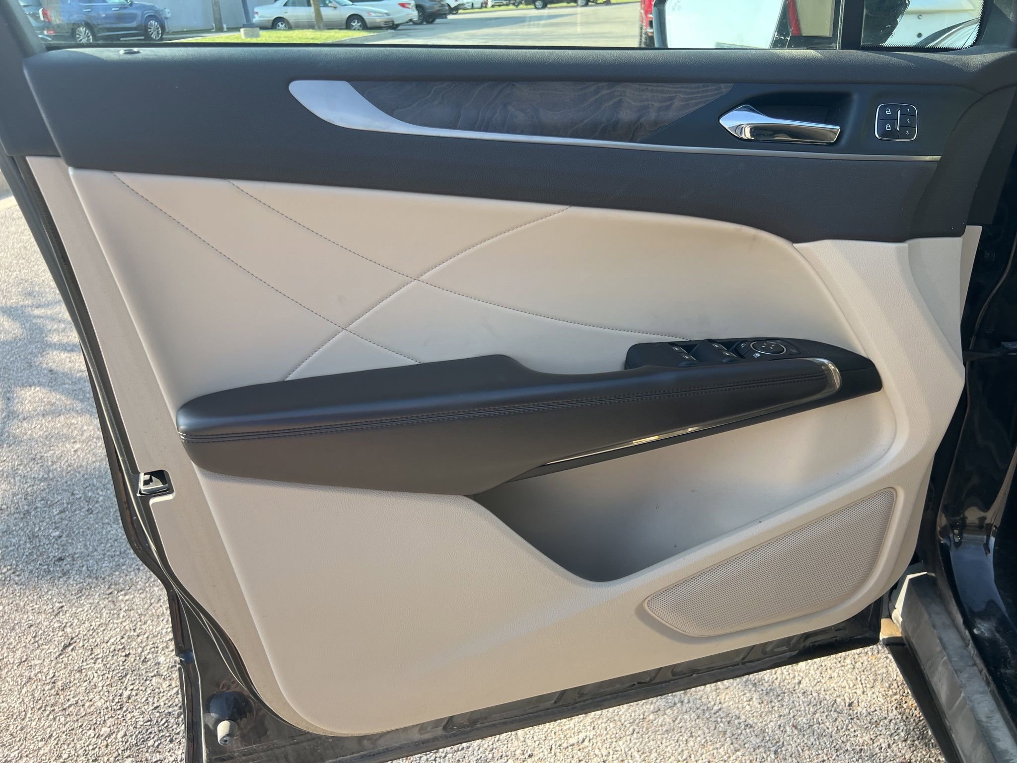 Used 2017 Lincoln MKC Reserve image 10